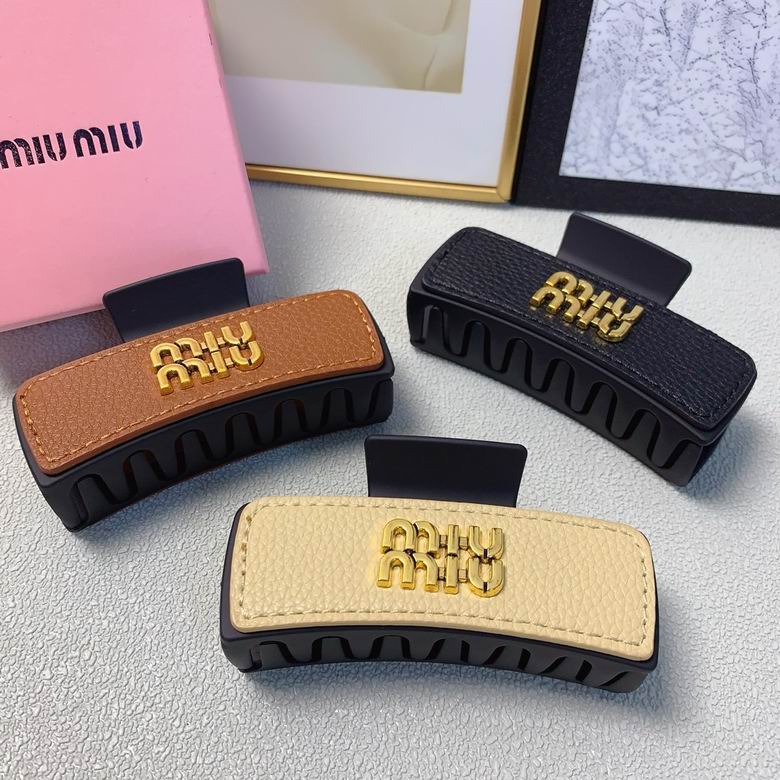 MiuMiu Hair Grab Clip  (1)